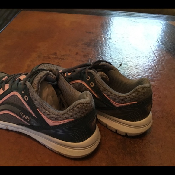 Ryka Aries Walking Sneaker, 7M - Picture 5 of 7